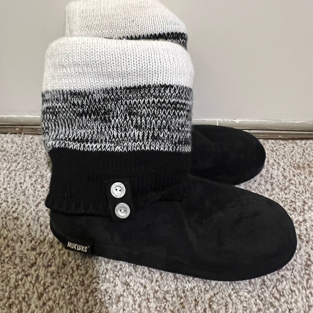 Muk Luks Women's Black and White Slipper Socks